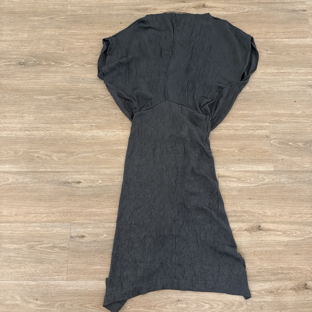 Zara Gray Crinkled Midi Dress with Batwing Sleeves & Key Hole Back Small